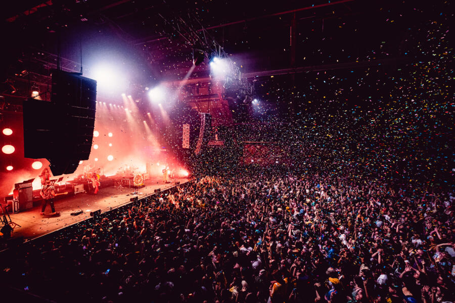 A packed concert with vibrant lights and confetti. Chicago offers dynamic entertainment options for meetings and events.